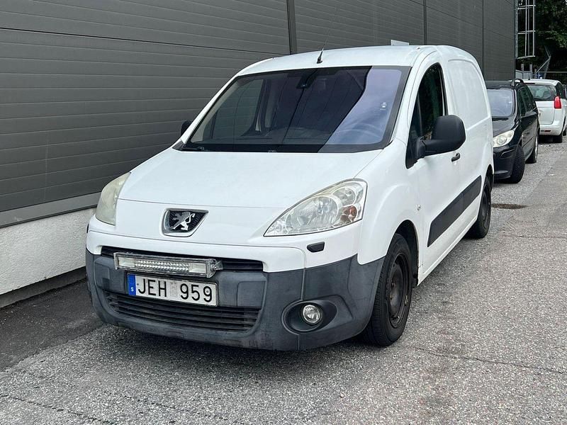 Vit Begagnad 2009 Peugeot Partner Minibuss | 31 900 kr (Marknadspris) - Bild 1/4