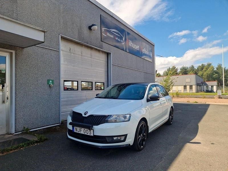 Vit Begagnad 2016 Skoda Rapid Monte Carlo Halvkombi | 69 900 kr (Marknadspris) - Bild 1/4