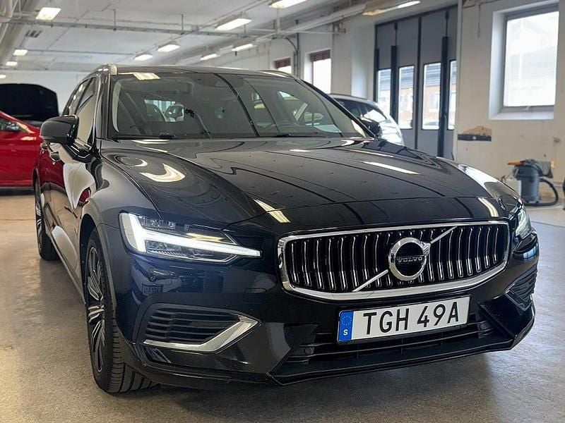 Begagnad Volvo V60 253 HK (186 kW) 2021 Svart Kombi