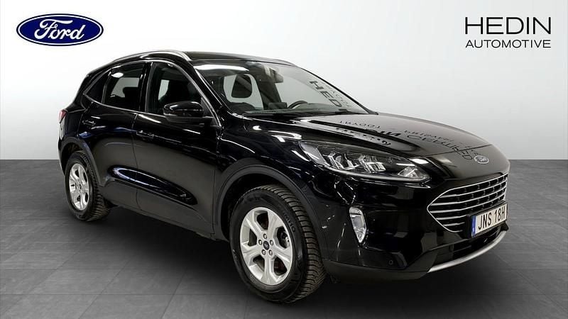 Svart (black) Begagnad 2021 Ford Kuga Titanium SUV | 249 900 kr (Marknadspris) - Bild 1/4
