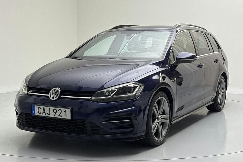 Mörkblå Begagnad 2019 VW Golf VII R-line | 179 800 kr (Marknadspris) - Bild 1/4
