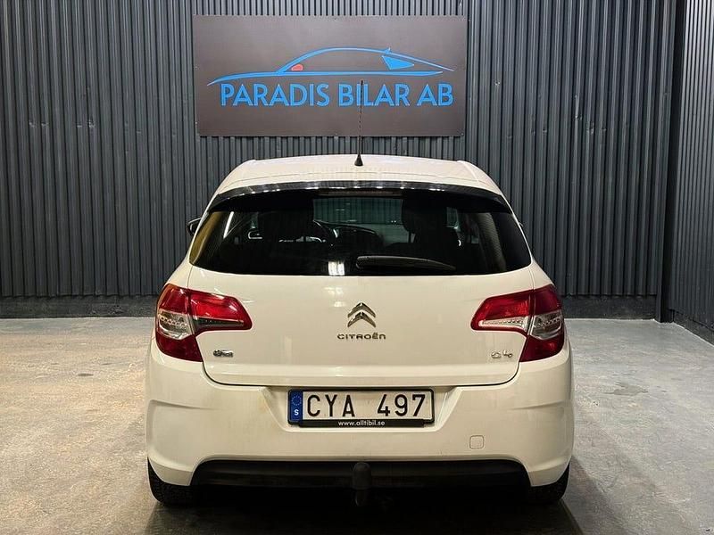Begagnad Citroën C4 112 HK (82 kW) 2012 Vit Halvkombi