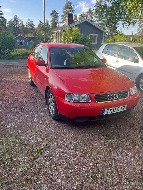 Röd Begagnad 2003 Audi A3 Attraction Halvkombi | 10 000 kr - Bild 1/1