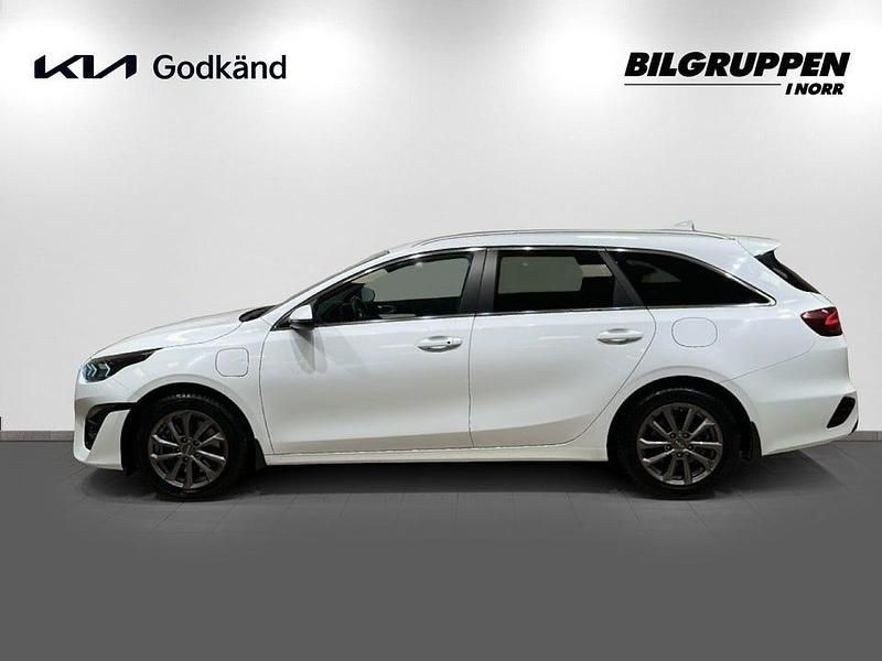 Begagnad Kia Ceed Sportswagon 141 HK (103 kW) 2023 Vit Kombi