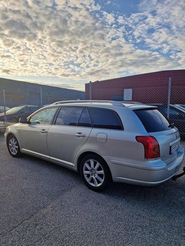 Silver Begagnad 2006 Toyota Avensis Kombi | 39 500 kr (Marknadspris) - Bild 1/2