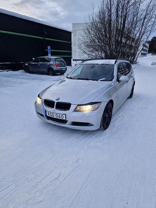 Begagnad BMW 325 218 HK (160 kW) 2006 Kombi