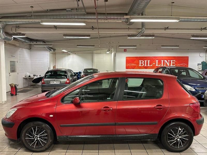 Begagnad Peugeot 307 109 HK (80 kW) 2004 Röd Halvkombi