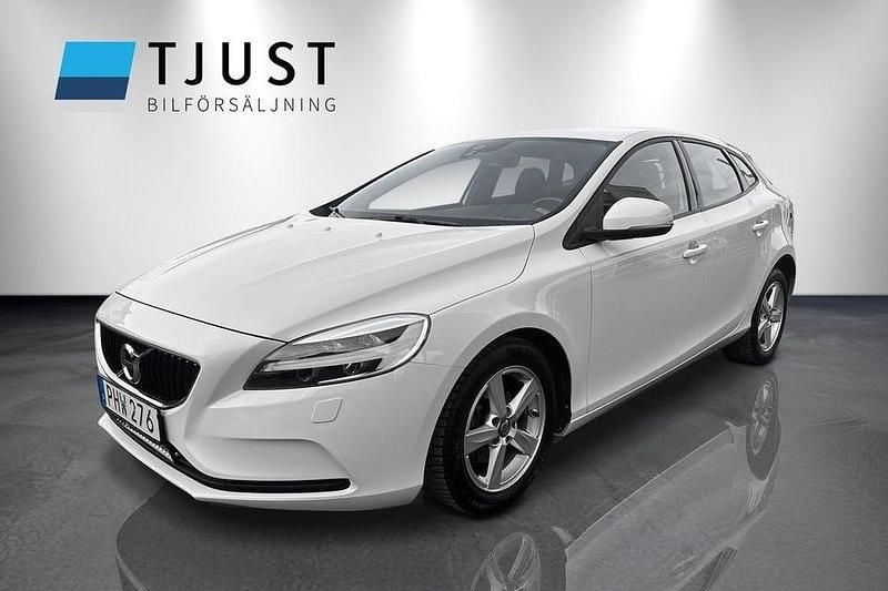 Vit Begagnad 2017 Volvo V40 Momentum Kombi | 159 000 kr (Marknadspris) - Bild 1/4