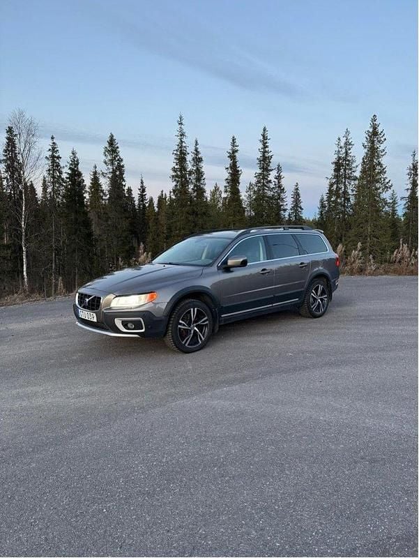 Grå Begagnad 2008 Volvo XC70 Summum Kombi | 70 000 kr (Marknadspris) - Bild 1/4