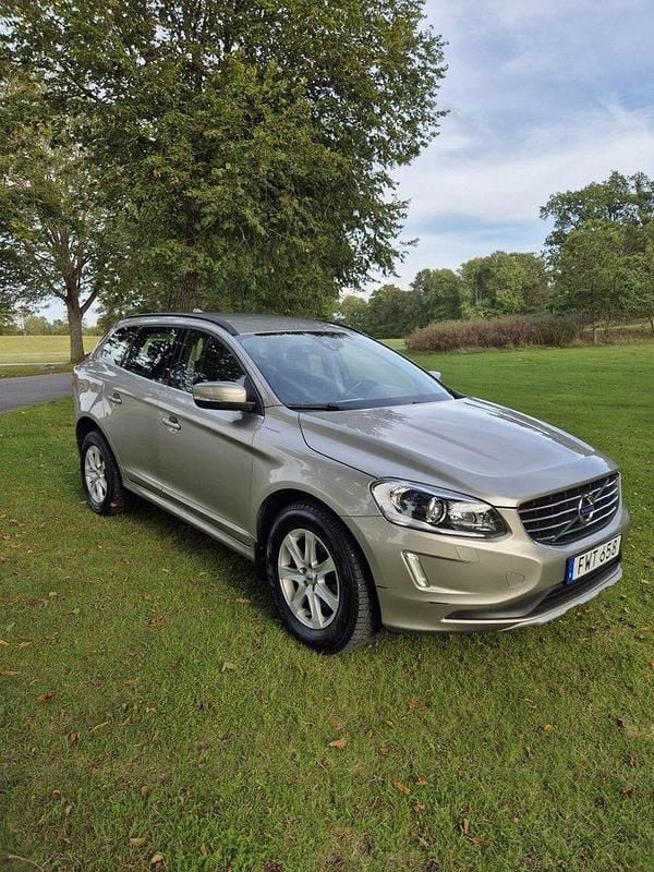 Brun Begagnad 2016 Volvo XC60 Momentum SUV | 185 000 kr (Bra pris) - Bild 1/4