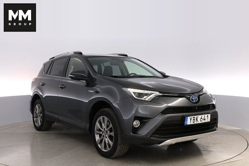 Mörkgrå Begagnad 2015 Toyota RAV4 Hybrid Executive SUV | 217 000 kr (Marknadspris) - Bild 1/4