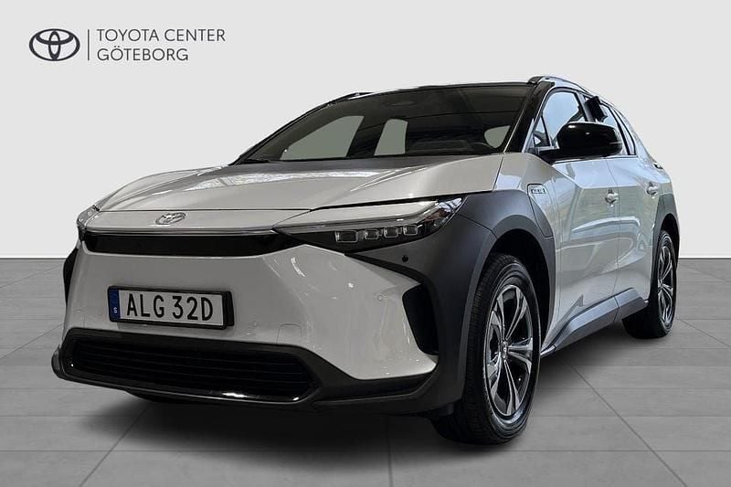 Vit Begagnad 2022 Toyota bZ4X Premium SUV | 359 900 kr (Bra pris) - Bild 1/3