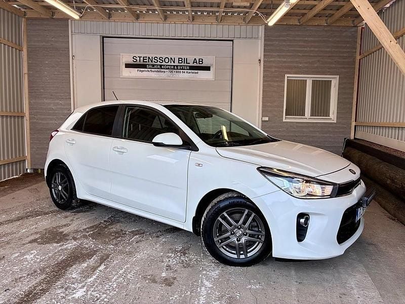 Begagnad Kia Rio 120 HK (88 kW) 2019 Vit Halvkombi