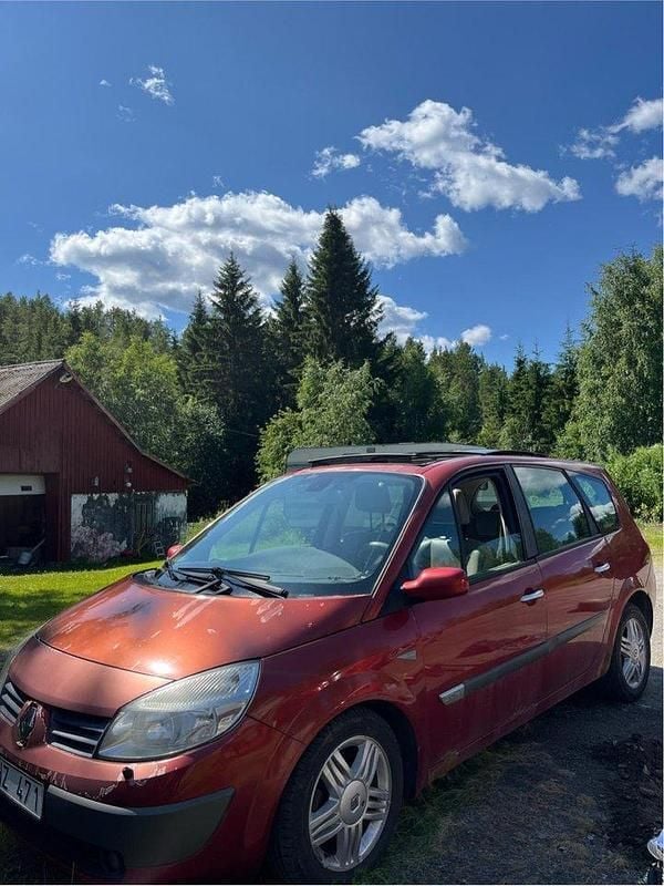 Röd Begagnad 2005 Renault Grand Scénic II Minibuss | 12 000 kr - Bild 1/4