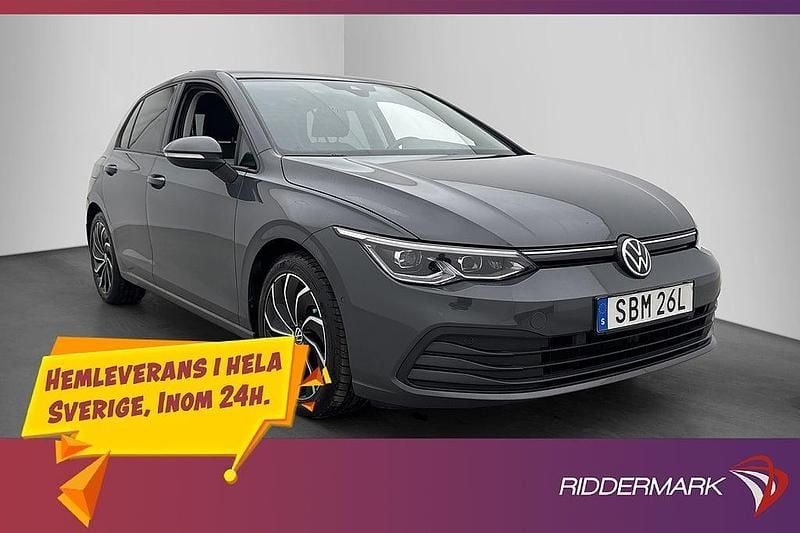 Grå Begagnad 2020 VW Golf VIII Halvkombi | 239 900 kr (Lite dyr) - Bild 1/3