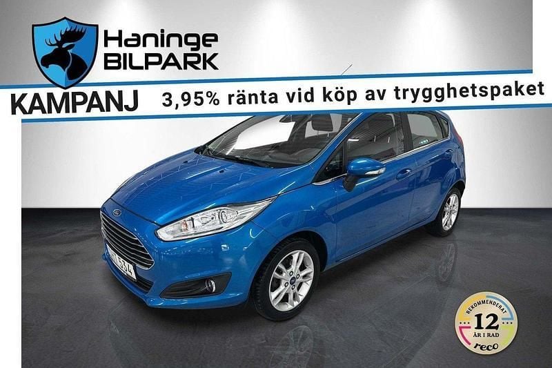 Blå Begagnad 2016 Ford Fiesta Titanium Halvkombi | 89 900 kr (Marknadspris) - Bild 1/2
