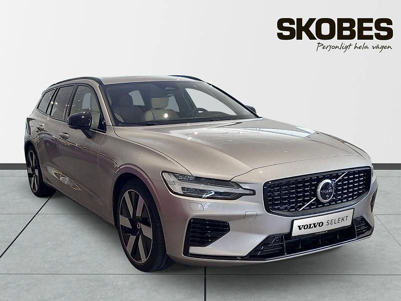 Ljusgrå (grå) Begagnad 2024 Volvo V60 Ultimate Kombi | 538 900 kr - Bild 1/3