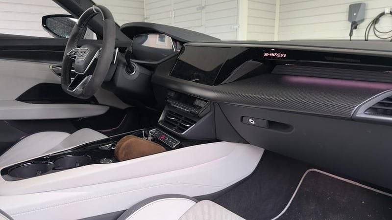 Begagnad Audi e-tron GT quattro 2024 Velvet purple Sedan