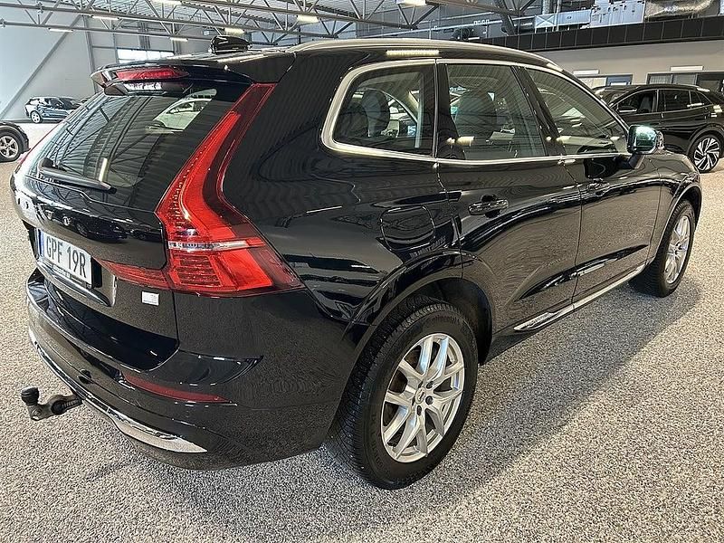 Begagnad Volvo XC60 Momentum 253 HK (186 kW) 2022 Svart SUV
