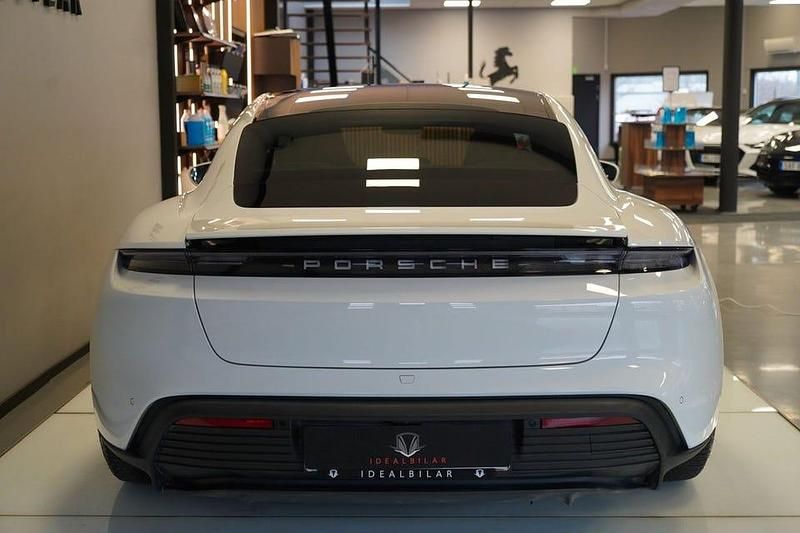 Begagnad Porsche Taycan 4S 360 kW (490 HK) 2020 Vit Sedan