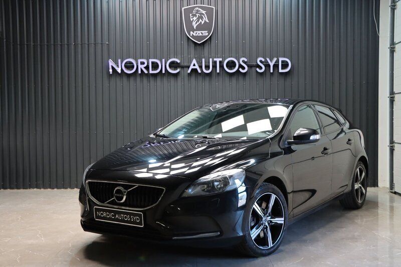 Svart Begagnad 2016 Volvo V40 Kinetic Kombi | 169 900 kr (Dyr) - Bild 1/4