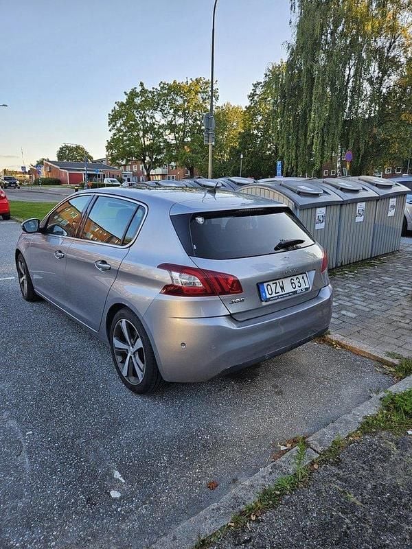 Grå Begagnad 2013 Peugeot 308 Allure Halvkombi | 65 000 kr (Marknadspris) - Bild 1/3