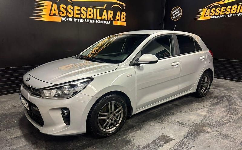 Grå Begagnad 2019 Kia Rio Halvkombi | 119 900 kr (Bra pris) - Bild 1/1