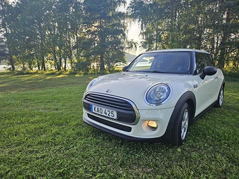 Vit Begagnad 2016 Mini ONE Halvkombi | 108 000 kr (Dyr) - Bild 1/4
