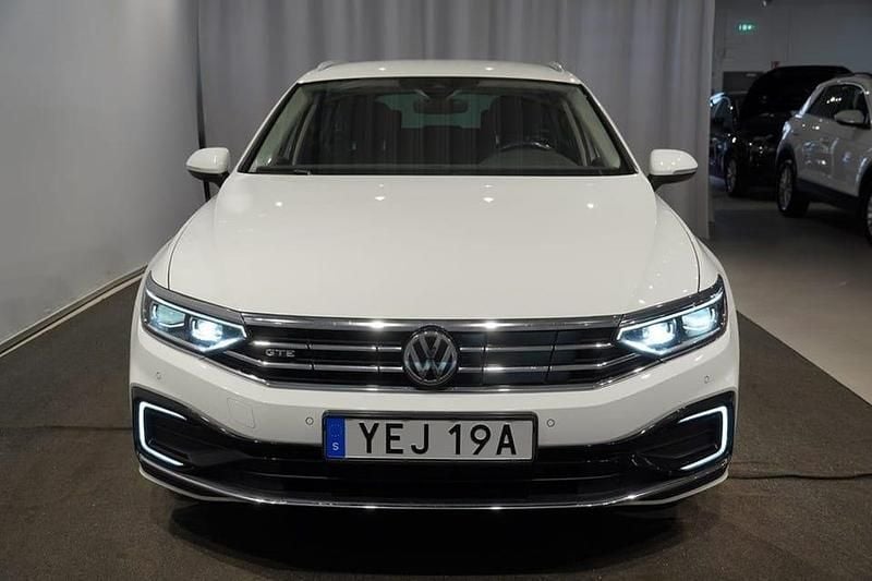 Begagnad VW Passat Executive 220 HK (161 kW) 2020 Vit