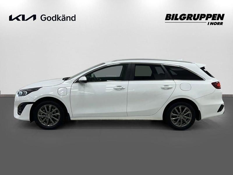 Begagnad Kia Ceed Sportswagon 141 HK (103 kW) 2024 Vit Kombi