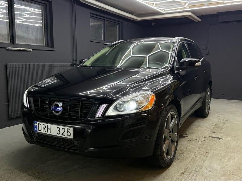 Svart Begagnad 2011 Volvo XC60 Summum SUV | 99 900 kr (Bra pris) - Bild 1/4