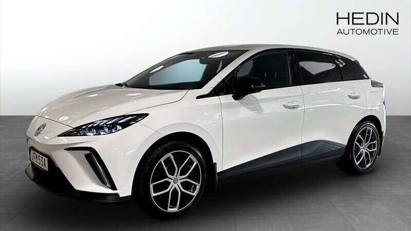 Vit (white) Begagnad 2023 MG MG4 EV Luxury Halvkombi | 334 900 kr (Bra pris) - Bild 1/4