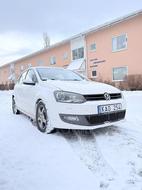 Begagnad VW Polo 90 HK (66 kW) 2010 Vit Halvkombi