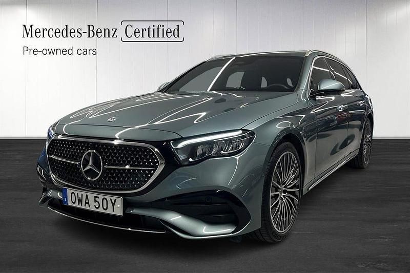 Verdegrönmetallic Begagnad 2024 Mercedes E300 Advanced Kombi | 599 000 kr - Bild 1/4