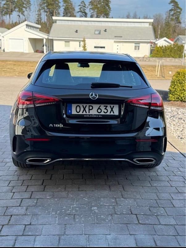 Begagnad Mercedes A180 136 HK (100 kW) 2022 Halvkombi