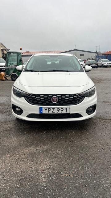 Vit Begagnad 2019 Fiat Tipo Halvkombi | 111 900 kr (Bra pris) - Bild 1/4