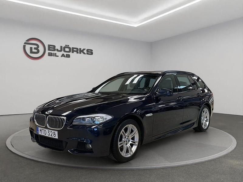 Blå Begagnad 2012 BMW 530 M Sport Kombi | 149 500 kr (Superpris) - Bild 1/4