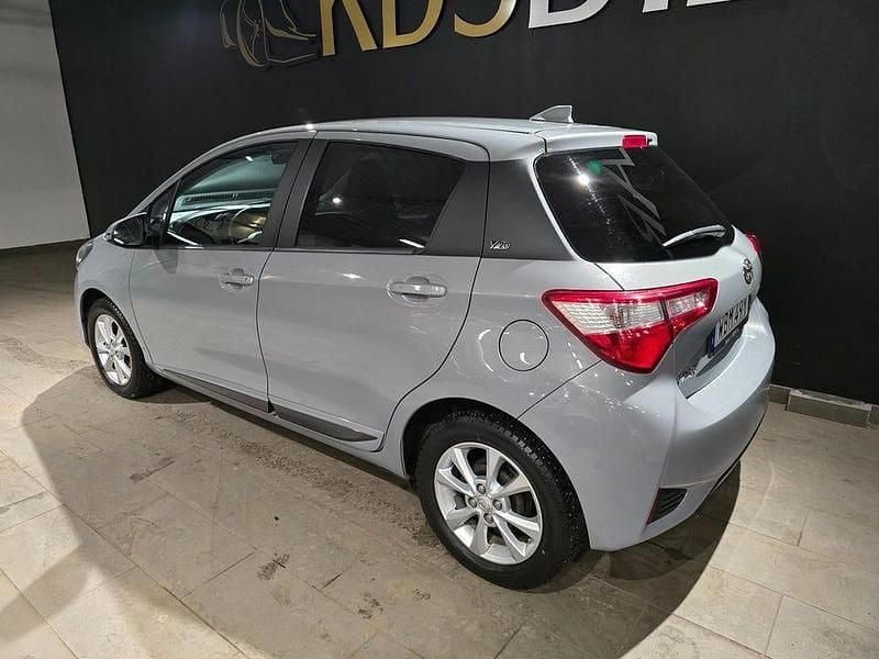 Begagnad Toyota Yaris Active 112 HK (82 kW) 2019 Grå Halvkombi