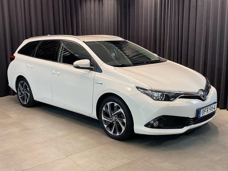 Vit Begagnad 2016 Toyota Auris Touring Sports Active Kombi | 149 500 kr (Marknadspris) - Bild 1/4