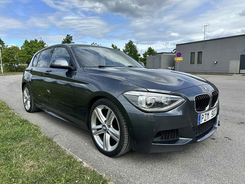 Grå Begagnad 2012 BMW 125 M Sport Halvkombi | 149 900 kr - Bild 1/4