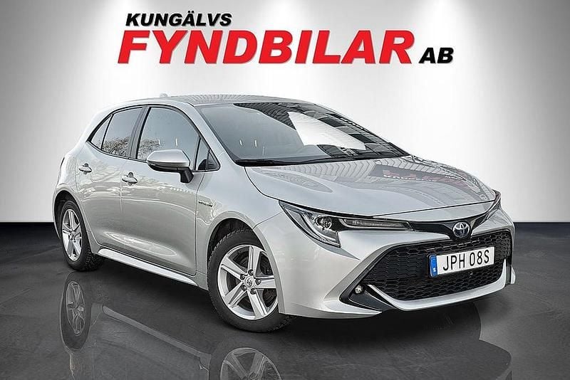 Silver Begagnad 2019 Toyota Corolla Hybrid Style Halvkombi | 214 900 kr (Marknadspris) - Bild 1/4