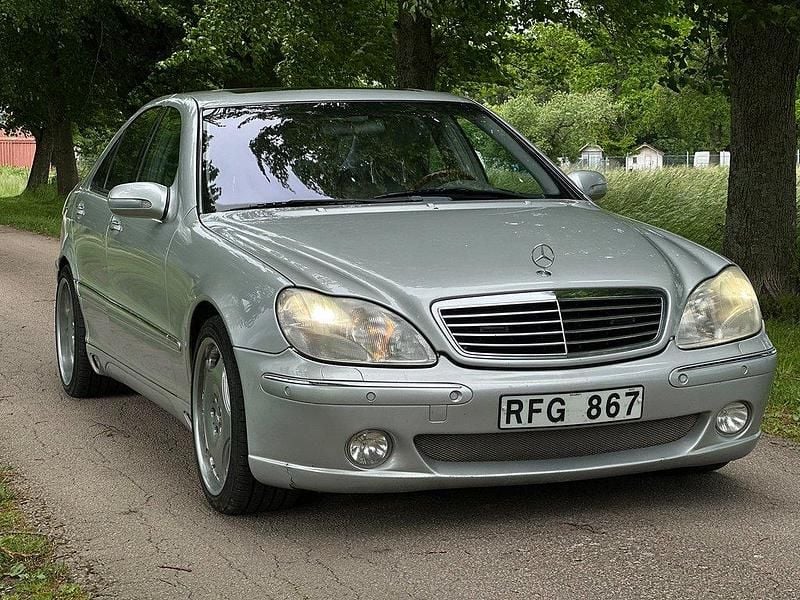 Begagnad Mercedes S320 225 HK (165 kW) 1999 Ljusgrå Sedan