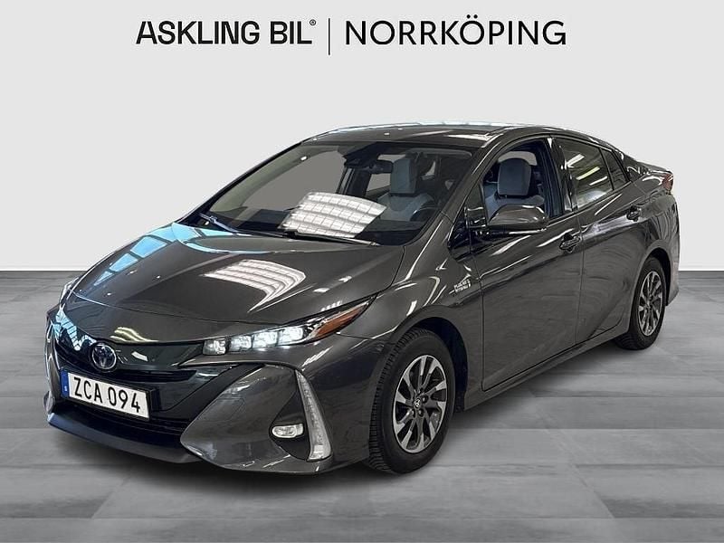 Mörkgrå Begagnad 2017 Toyota Prius Plug-in Hybrid Active Halvkombi | 189 000 kr (Marknadspris) - Bild 1/4