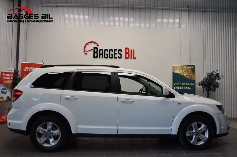 Vit Begagnad 2011 Fiat Freemont SUV | 63 900 kr (Marknadspris) - Bild 1/4