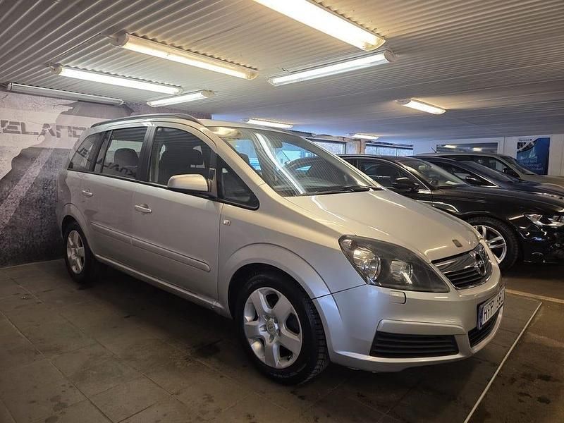 Grå Begagnad 2006 Opel Zafira Minibuss | 19 900 kr (Marknadspris) - Bild 1/4