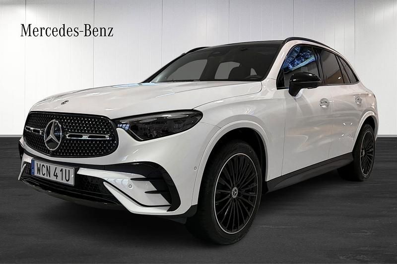Vit Begagnad 2026 Mercedes GLC300e SUV | 769 900 kr (Dyr) - Bild 1/4