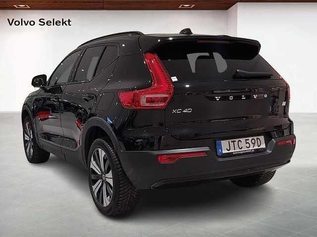 Begagnad Volvo XC40 Core 175 kW (238 HK) 2023 Svart SUV