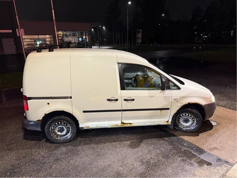 Vit Begagnad 2010 VW Caddy Minibuss | 20 000 kr (Superpris) - Bild 1/4