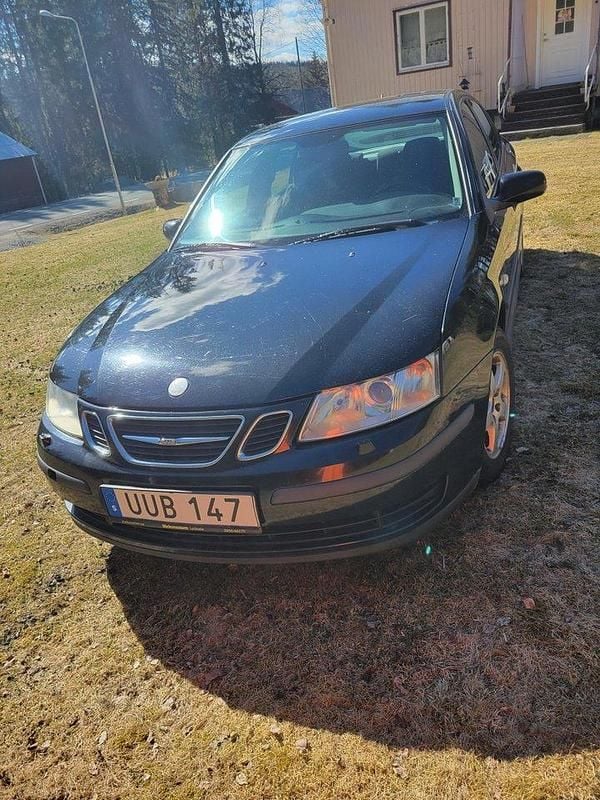 Svart Begagnad 2004 Saab 9-3 Linear Sedan | 8 000 kr (Superpris) - Bild 1/4