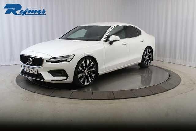 Vit (crystal vit metallic) Begagnad 2020 Volvo S60 Momentum Sedan | 309 900 kr (Marknadspris) - Bild 1/4